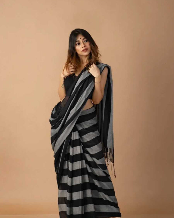 Naarira 404KESH556 Cotton Fancy Sarees - alternate view