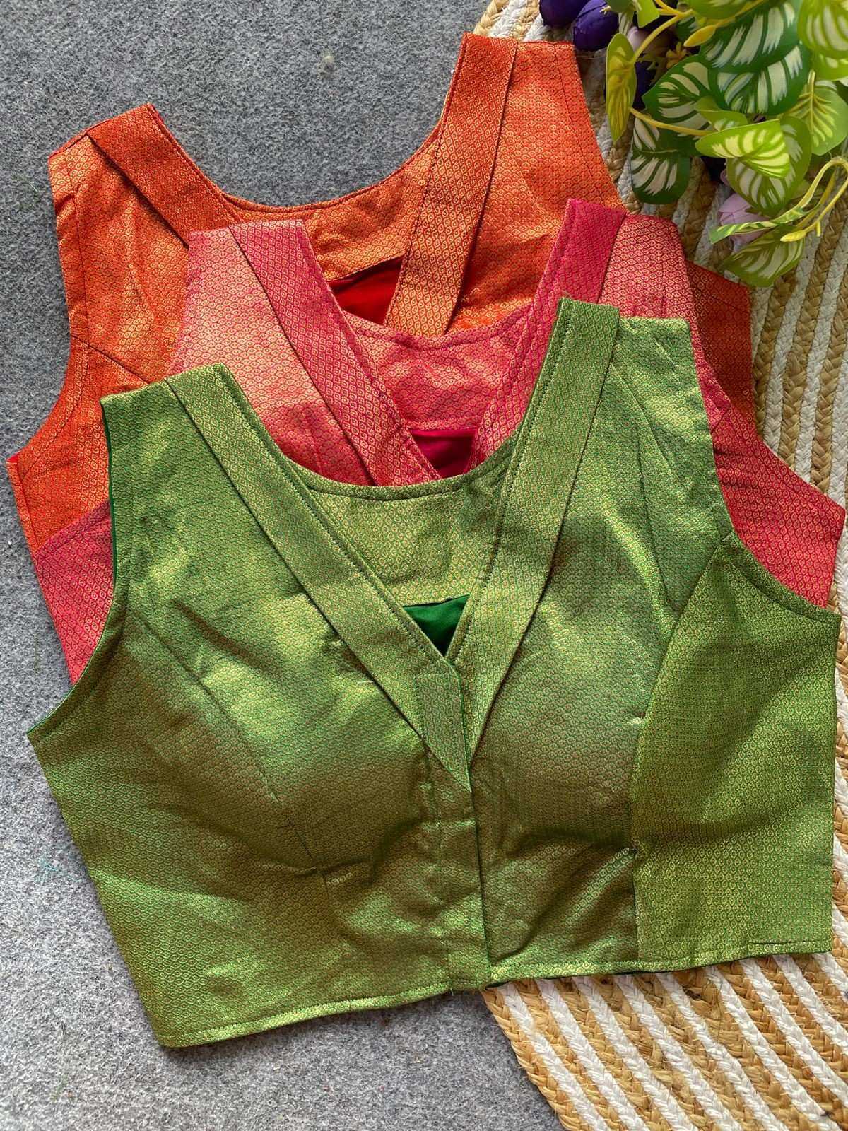 Naarira Jacquard V-Neck Blouses