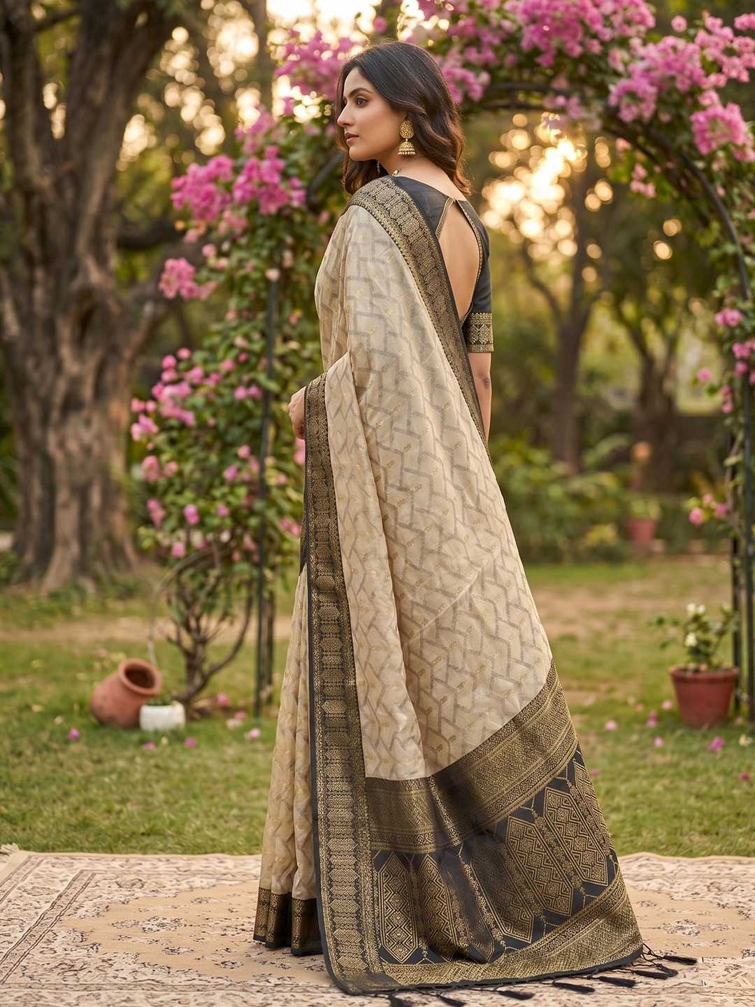 Naarira Soft Cotton Zari Saree for Women