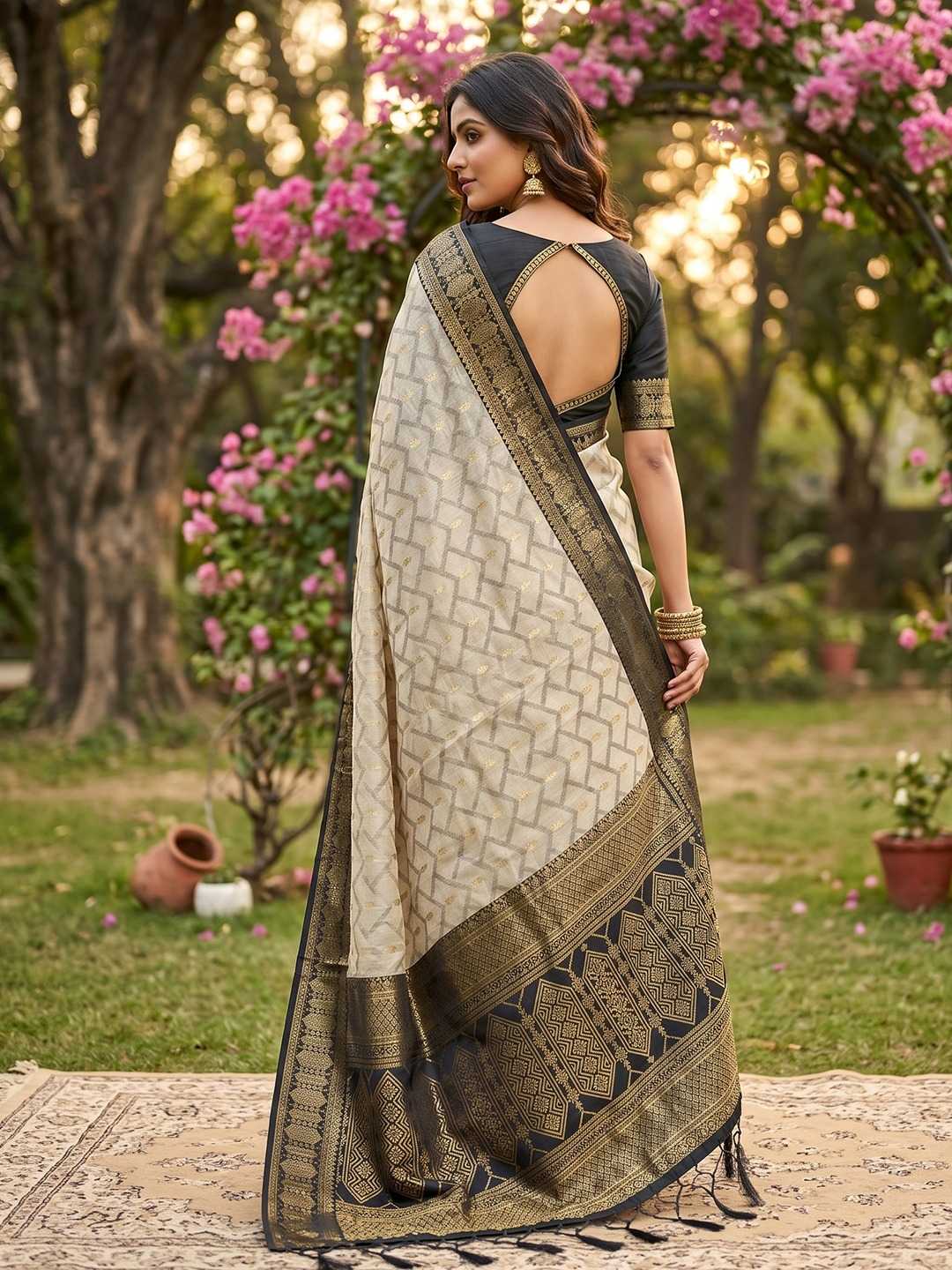Naarira Soft Cotton Zari Saree for Women