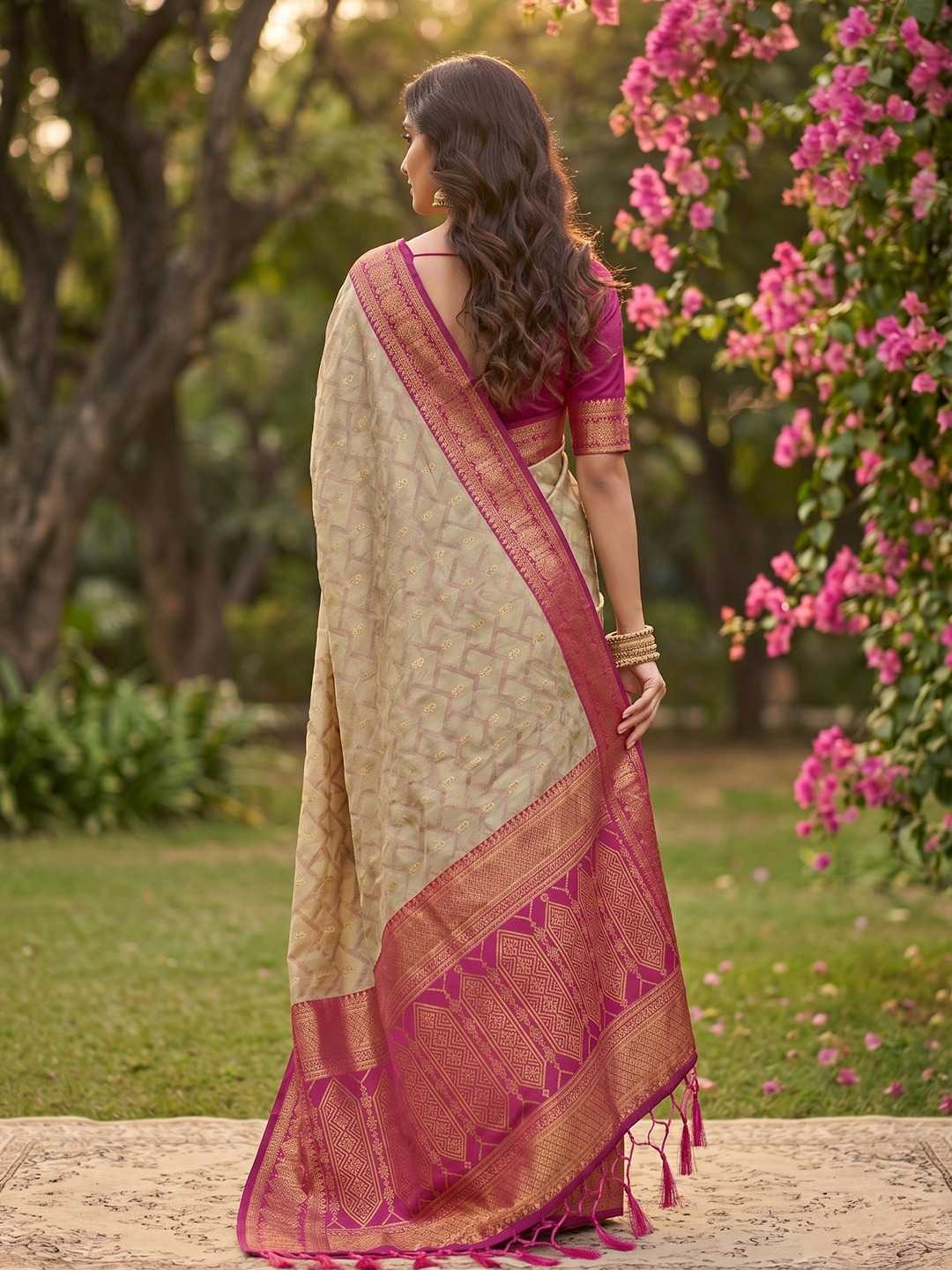 Naarira Soft Cotton Zari Saree for Women