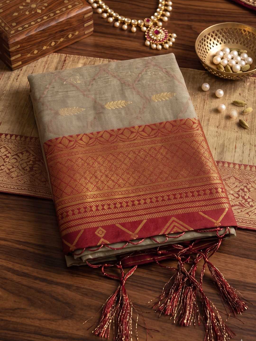 Naarira Soft Cotton Zari Saree for Women