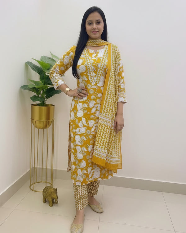 Naarira Siya Cotton Festive Kurtis