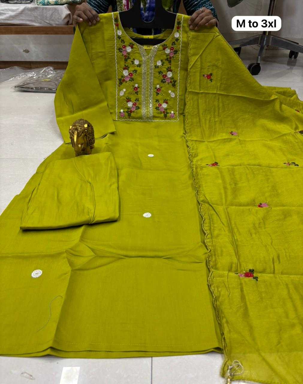 Naarira  Tasim Maslin Festive Kurtis