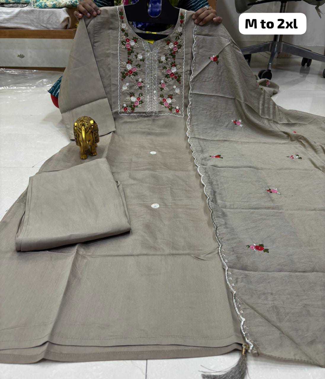 Naarira  Tasim Maslin Festive Kurtis