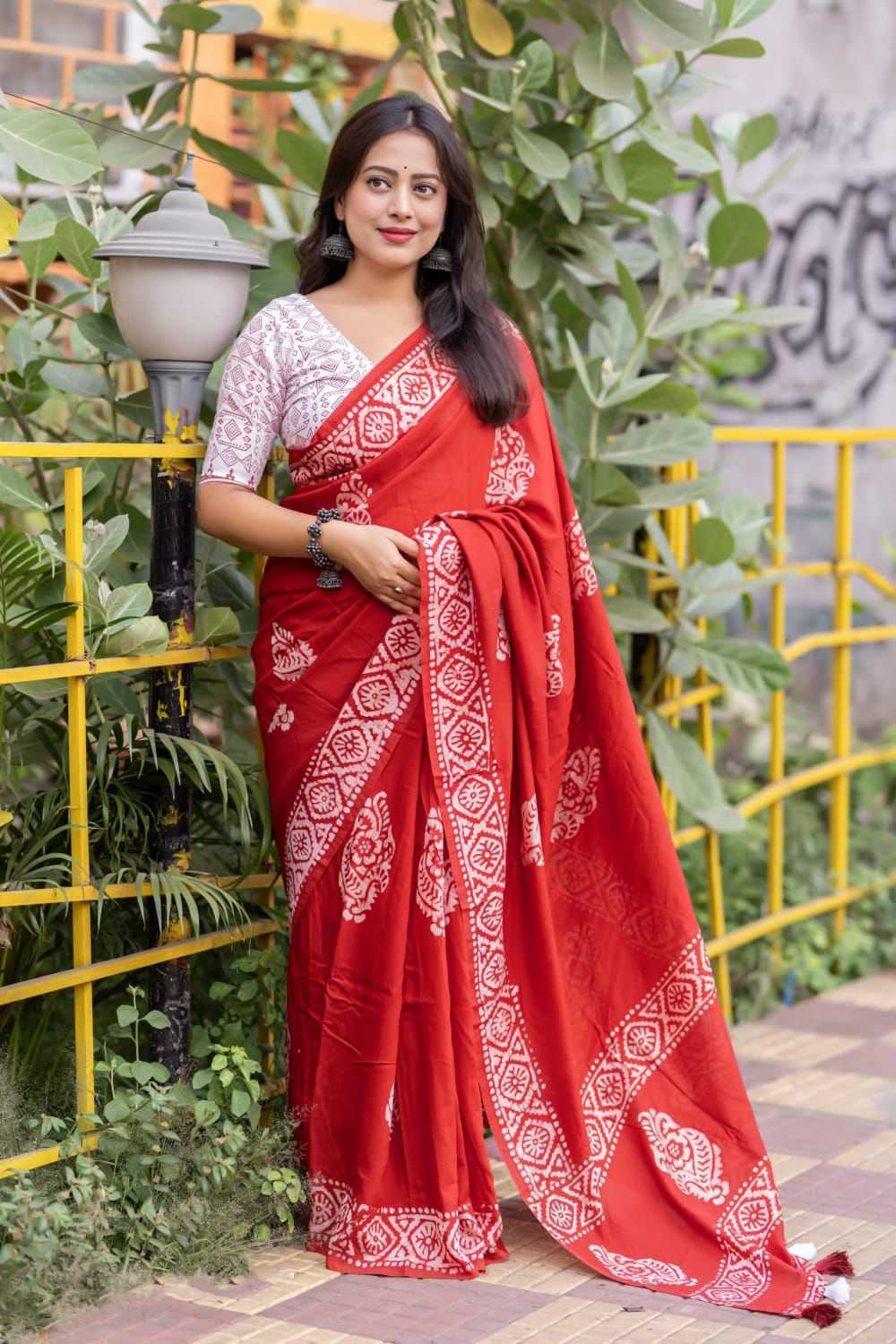Naarira Linen Fancy Saree for Women