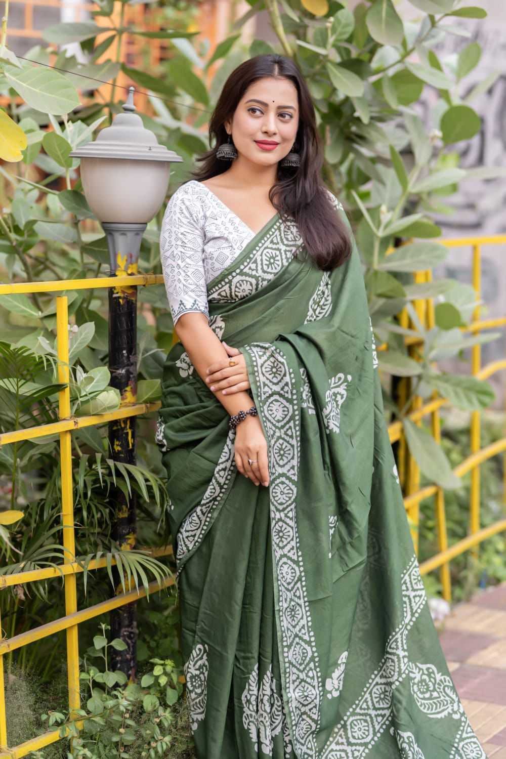 Naarira Linen Fancy Saree for Women