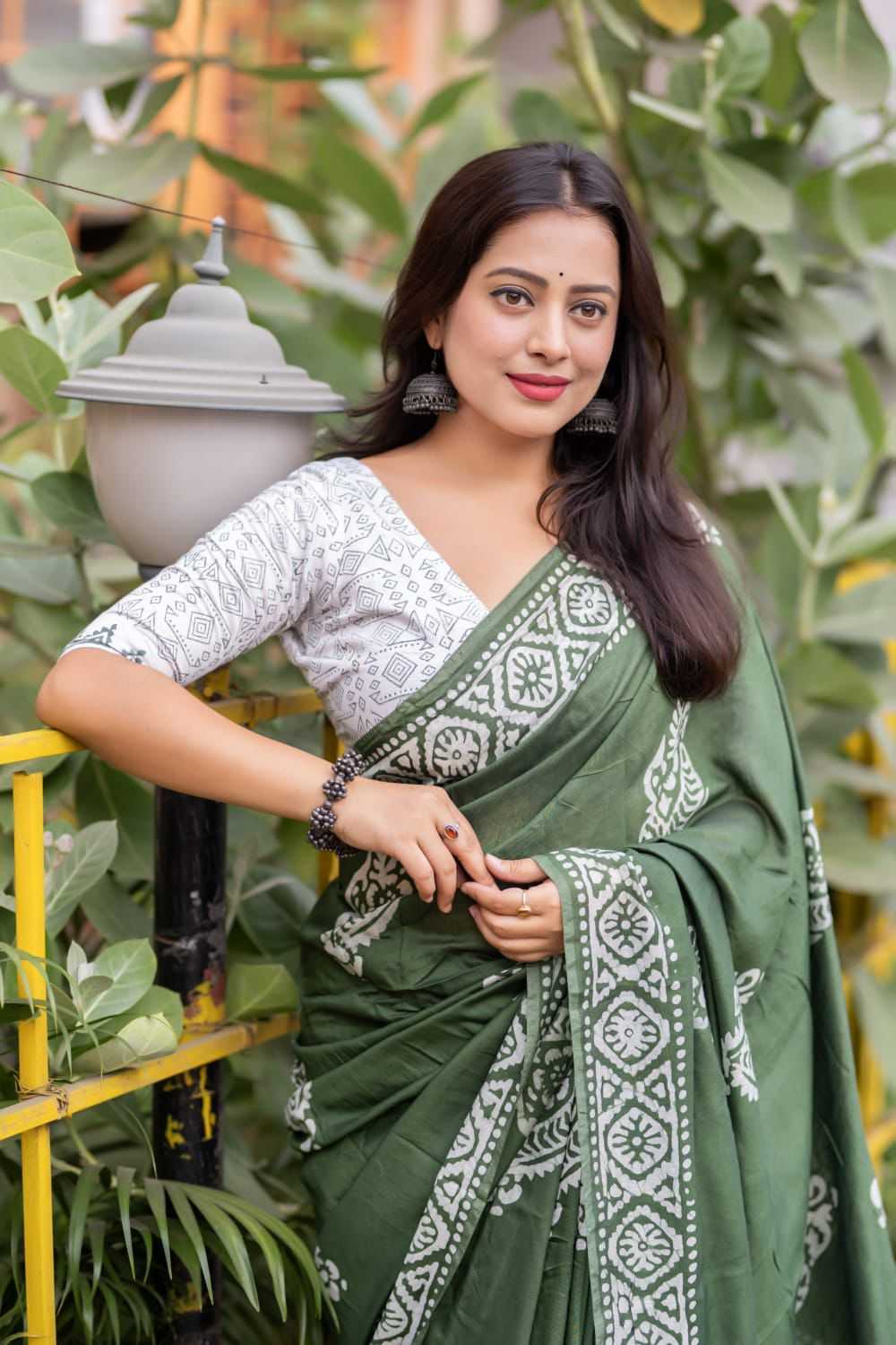 Naarira Linen Fancy Saree for Women