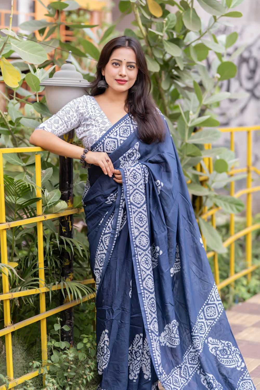 Naarira Linen Fancy Saree for Women