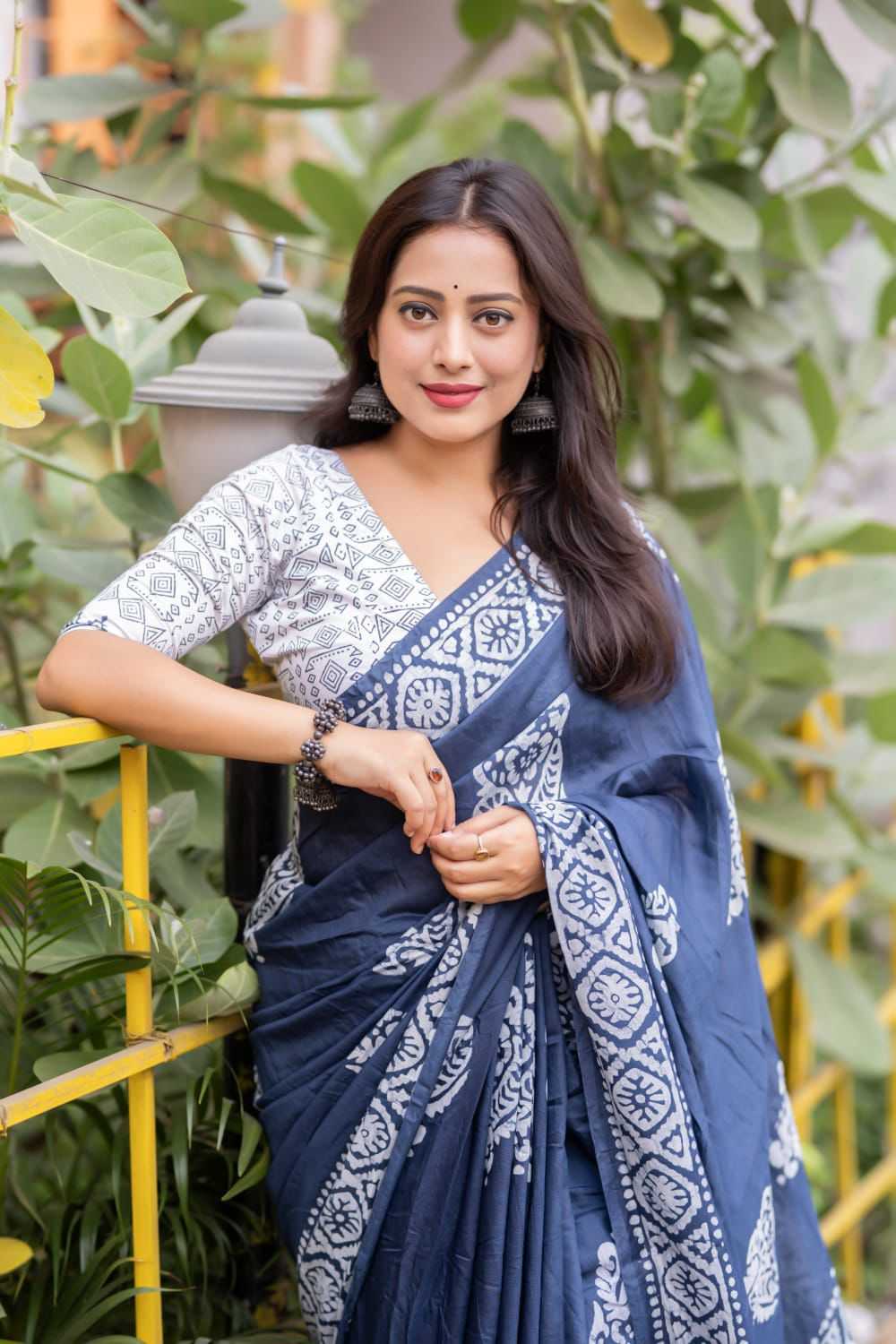 Naarira Linen Fancy Saree for Women