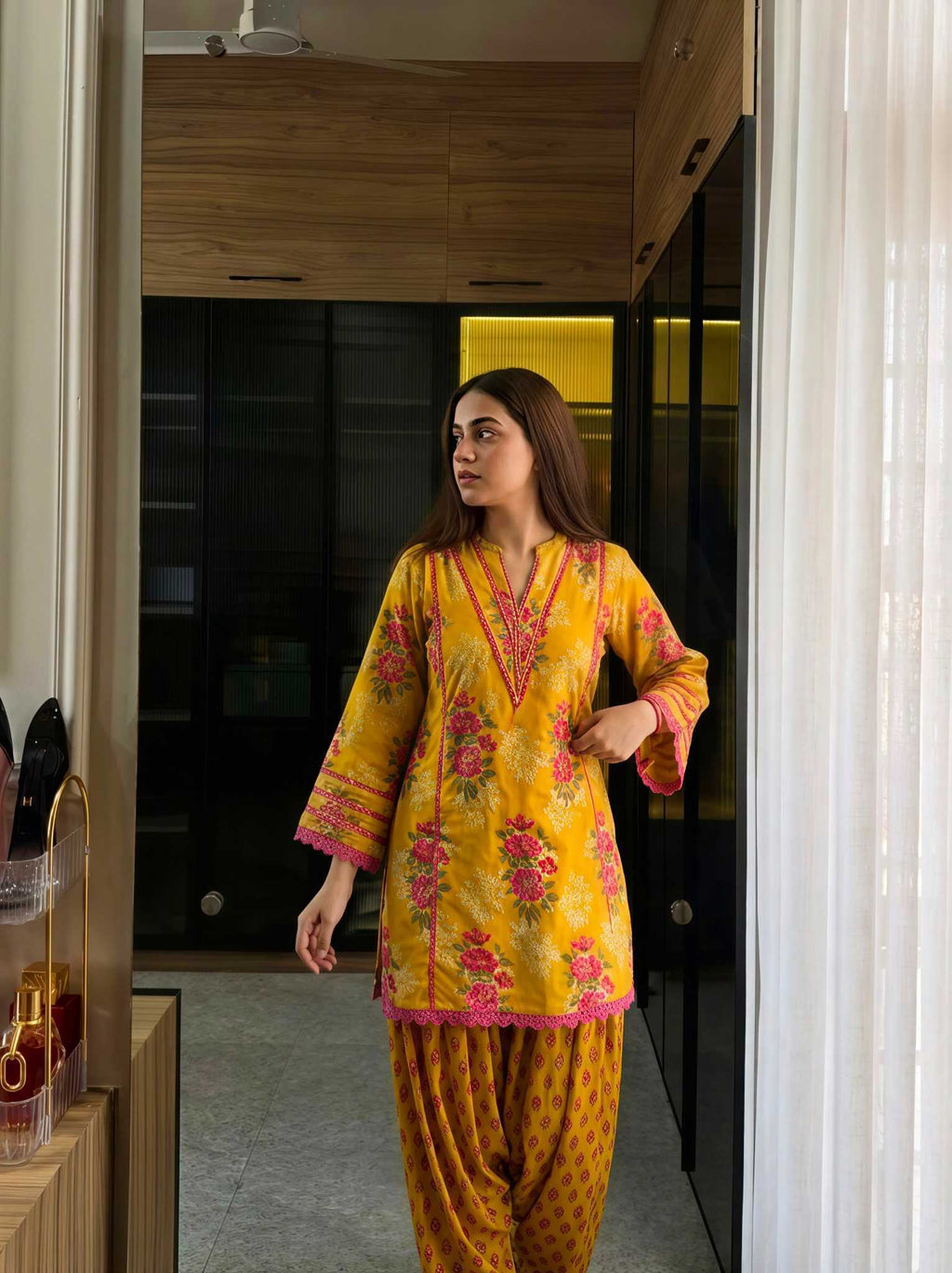 Naarira Crepe Ladies Suits