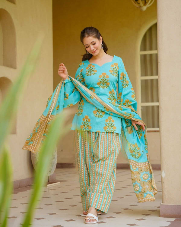 Naarira Cotton Cambric Printed Suits - alternate view