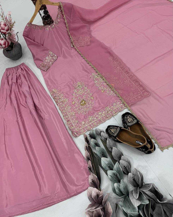 Naarira  KESH560 1692 Heavy Crepe Ladies Suits - alternate view