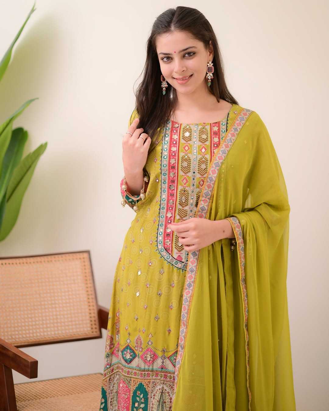Naarira PISTA SHANTI Chinon Palazzo Suit