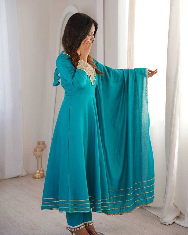 Naarira Heavy Roman Silk Embroidery Gowns - alternate view