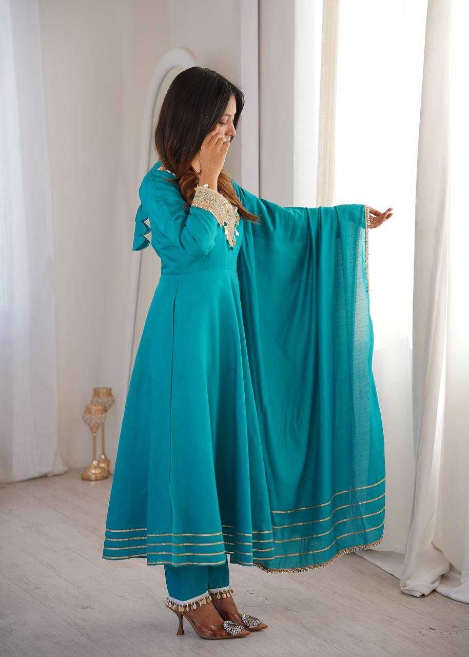 Naarira Heavy Roman Silk Embroidery Gowns
