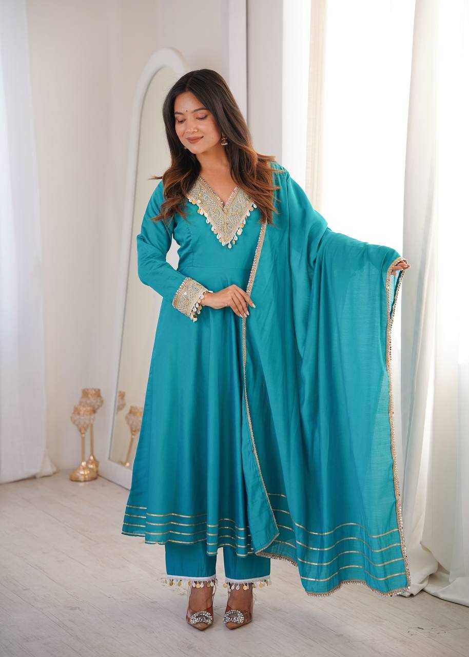 Naarira Heavy Roman Silk Embroidery Gowns