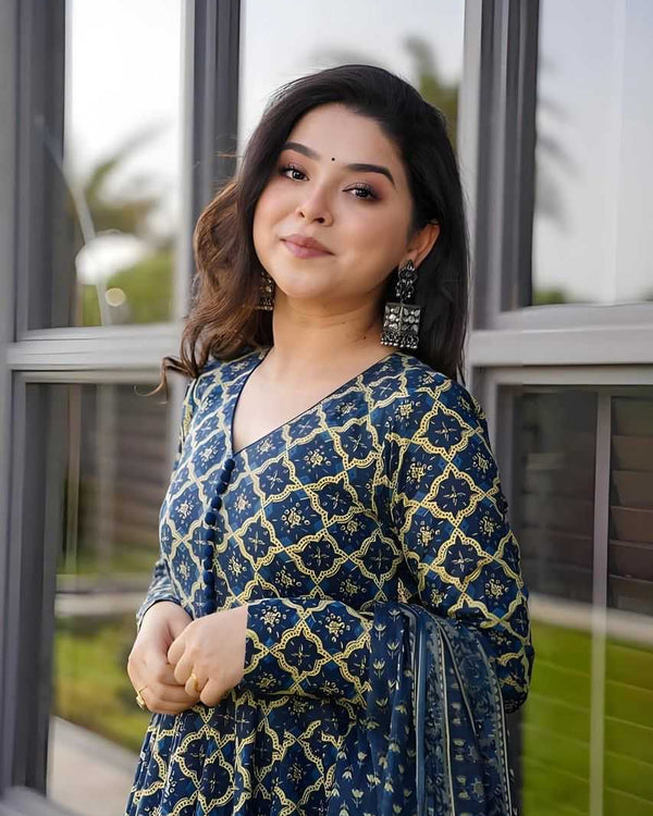 Naarira 1001 Rayon Printed Kurti - alternate view